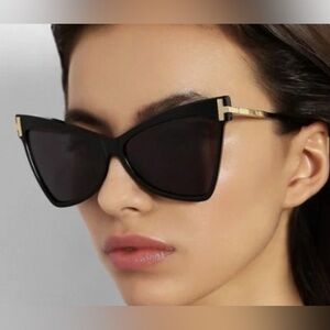 Tom Ford Tallulah Black Sunglasses. Excellent Condition. Comes with box & case
